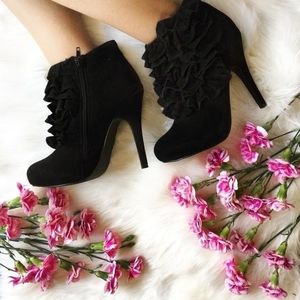 Ruffled Black Velvet Heels (Ankle Boots) size 8